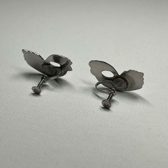 VINTAGE Silver Tone Winged Style Screwback Earrings - Picture 3 of 9